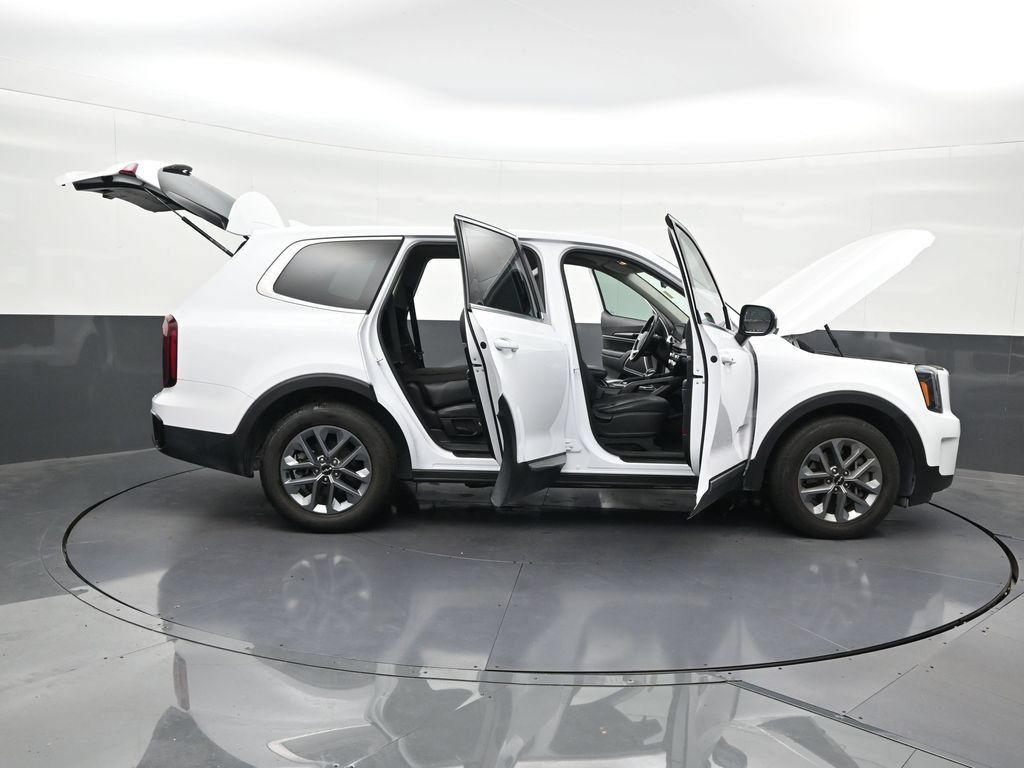 Used 2024 Kia Telluride LX FWD image 33