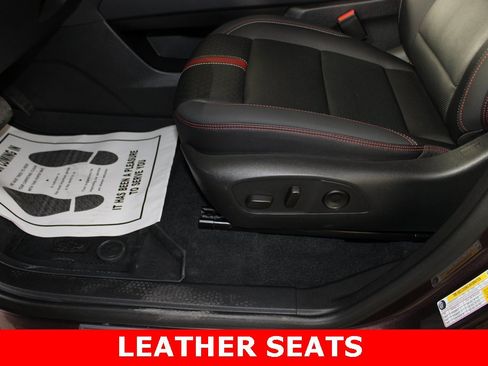 Used 2025 Chevrolet Traverse RS image 10