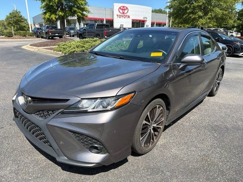 Certified 2020 Toyota Camry SE FWD image 1