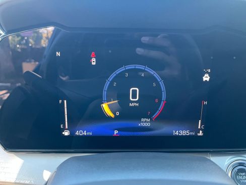 Used 2025 Chevrolet Trax LT image 38