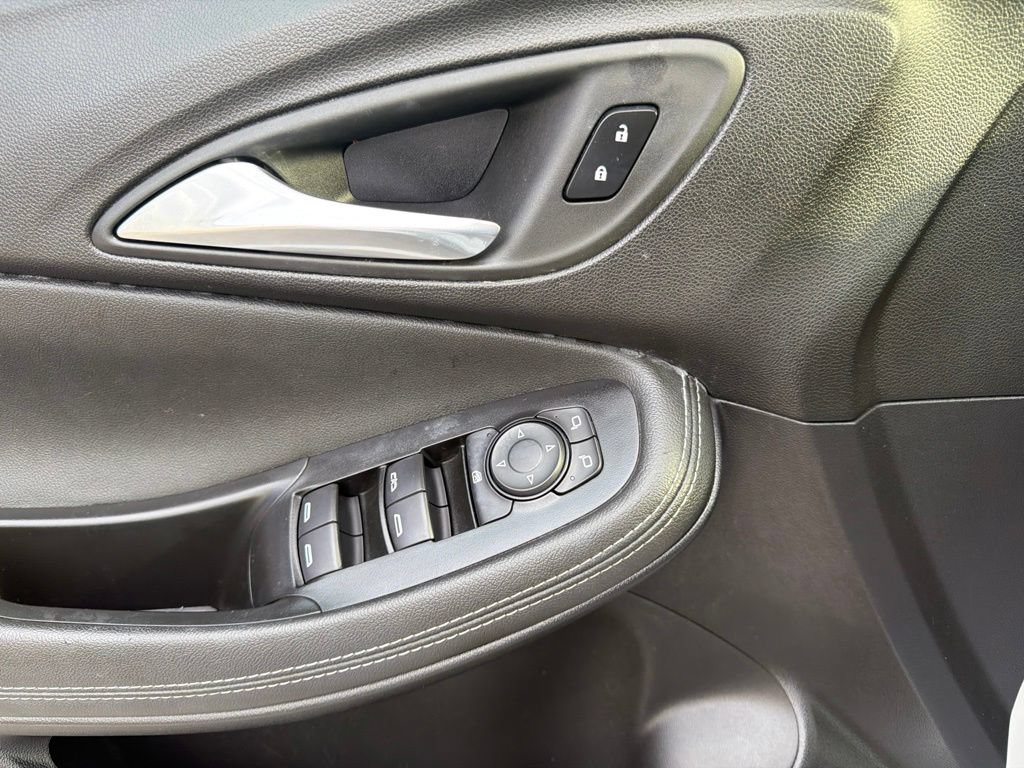 Used 2025 Buick Encore GX Preferred AWD/4WD image 30