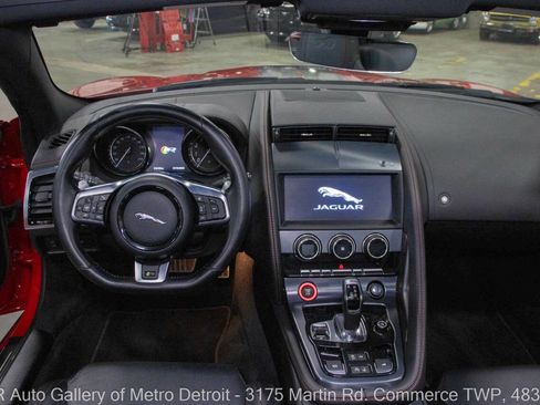 Used 2020 Jaguar F-TYPE R image 17