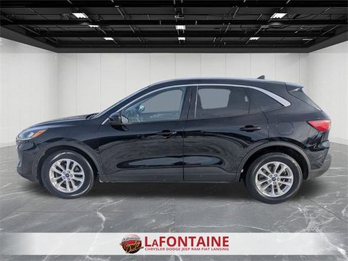 Used 2021 Ford Escape SE image 2