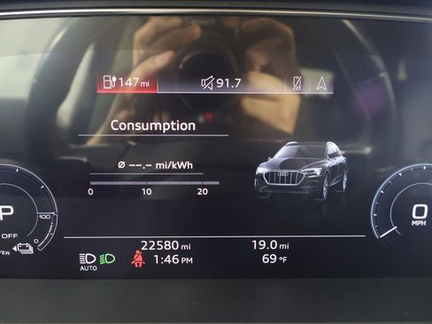 Used 2019 Audi e-tron Premium Plus image 17