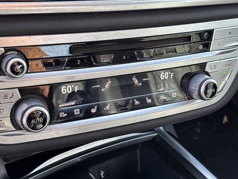 Used 2019 BMW 750i w/ M Sport Package RWD image 16