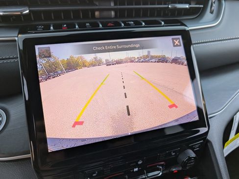 New 2025 Jeep Grand Cherokee Limited image 25