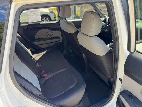 Used 2016 Kia Soul FWD image 11