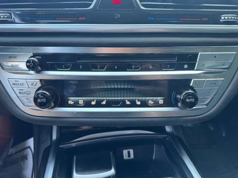 Used 2016 BMW 750i image 21