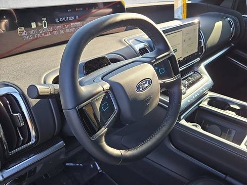 New 2027 Ford Expedition Platinum w/ Stealth Appearance Package AWD/4WD image 3