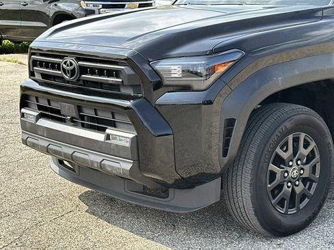 Used 2025 Toyota 4Runner SR5 AWD/4WD image 9