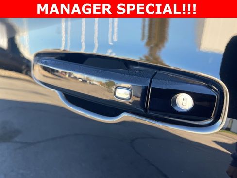 Certified 2025 GMC Yukon XL AT4 Ultimate image 36