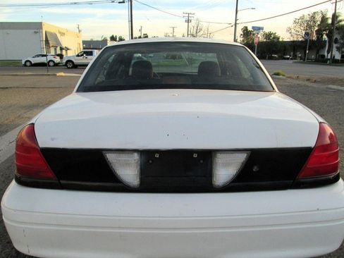 Used 2009 Ford Crown Victoria Police Interceptor image 3