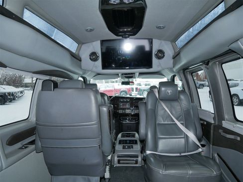 Used 2018 GMC Savana 2500 w/ Enhanced Convenience Package image 28