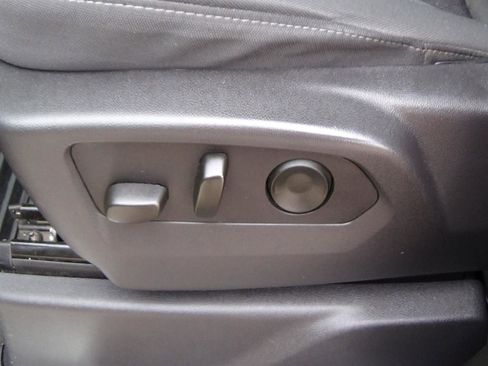 Used 2025 Chevrolet Silverado 1500 LT image 17