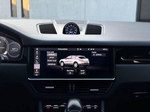 Used 2020 Porsche Cayenne S image 29