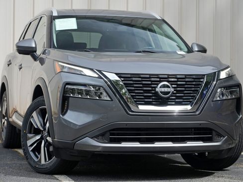 Used 2022 Nissan Rogue SL w/ SL Premium Package FWD image 2