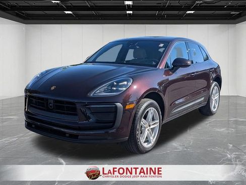 Used 2024 Porsche Macan AWD/4WD image 1