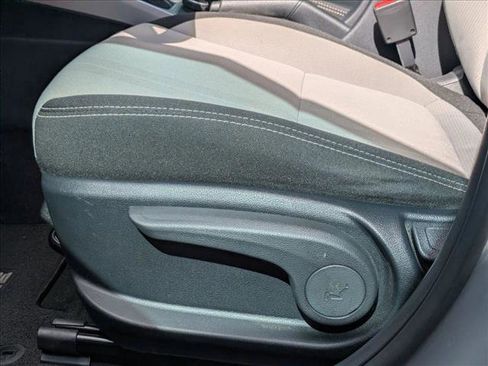 Used 2022 Hyundai Venue SEL FWD image 4