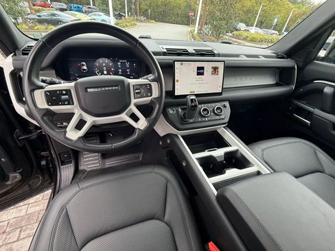 Used 2025 Land Rover Defender 110 S image 4