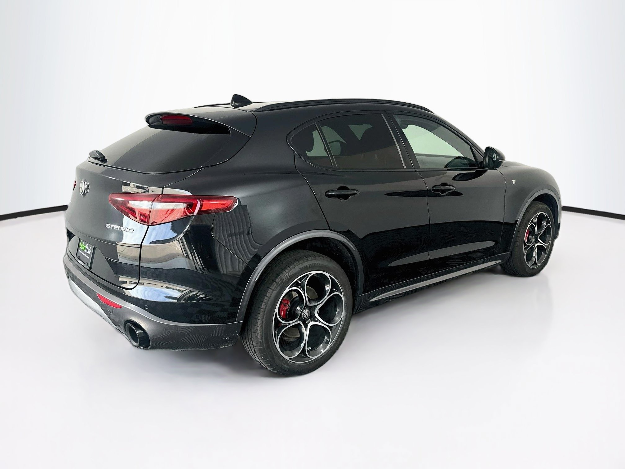 Used 2023 Alfa Romeo Stelvio Ti AWD/4WD image 9
