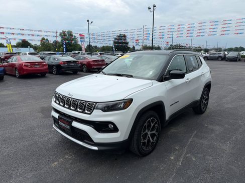Used 2024 Jeep Compass Limited AWD/4WD image 9