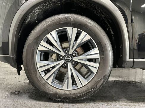 Used 2023 Nissan Rogue SV image 5