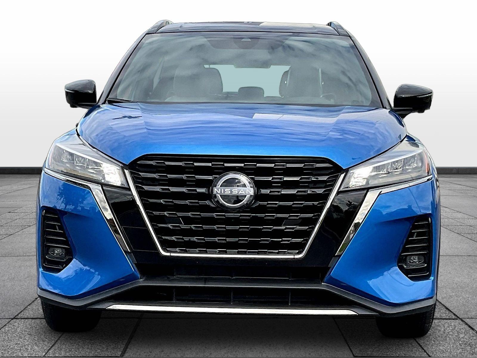 Certified 2024 Nissan Kicks SR w/ SR Premium Package FWD image 2