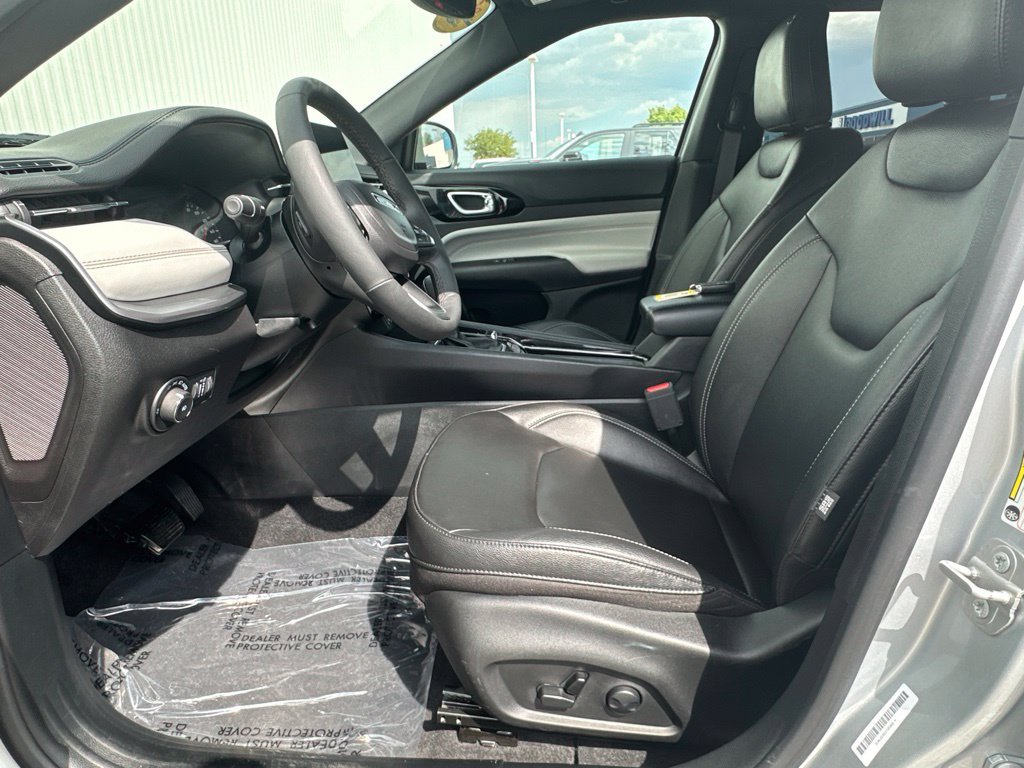 Used 2025 Jeep Compass Limited AWD/4WD image 14
