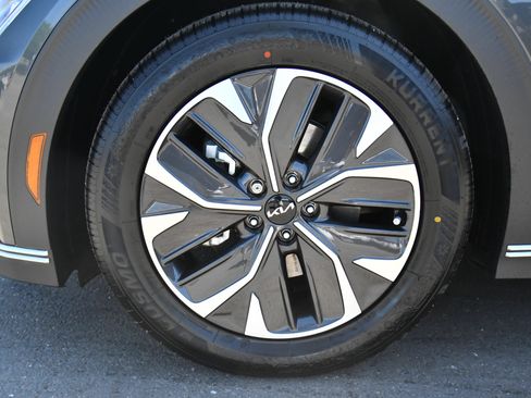 Used 2024 Kia EV6 Light RWD image 12