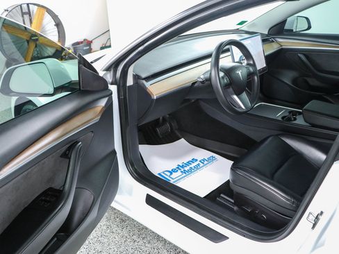 Used 2021 Tesla Model 3 Standard Range Plus RWD image 3