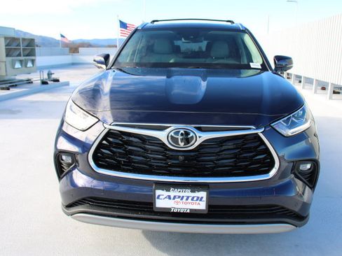 New 2026 Toyota Highlander Platinum AWD/4WD image 7
