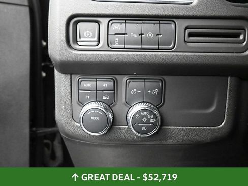 Used 2024 GMC Yukon XL SLT AWD/4WD image 34