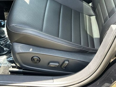 Used 2023 Volkswagen Jetta SE w/ Panoramic Sunroof Package FWD image 16