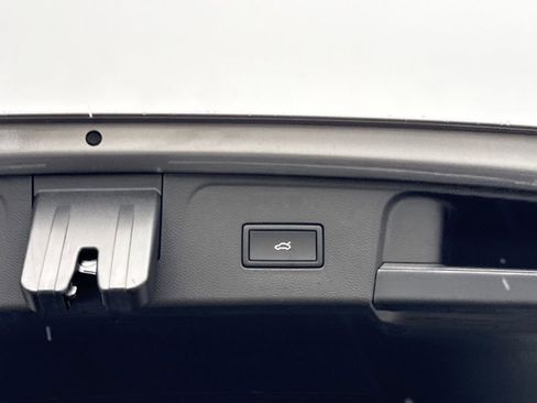 New 2026 Volkswagen Atlas SE image 17