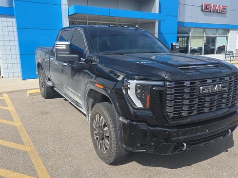 Used 2025 GMC Sierra 3500 Denali Ultimate image 9