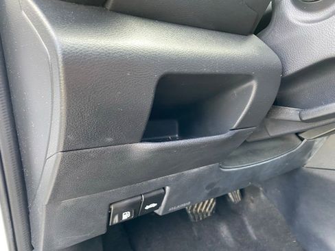 Used 2020 Nissan Kicks SR w/ SR Premium Package FWD image 17