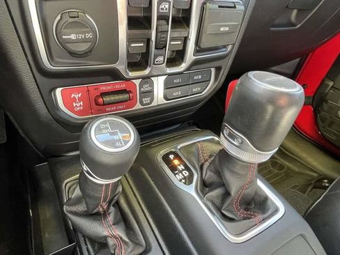 Used 2023 Jeep Gladiator Rubicon w/ LED Lighting Group AWD/4WD image 25