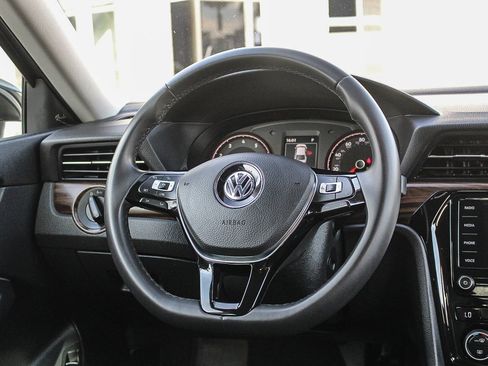 Used 2022 Volkswagen Passat 2.0T image 13