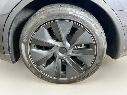 Used 2025 Tesla Model Y Long Range RWD image 11
