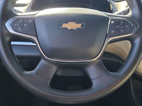 Used 2023 Chevrolet Traverse LS image 28