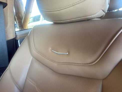 Used 2022 Cadillac XT6 Sport w/ Platinum Package image 15