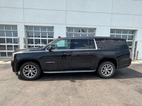 Used 2019 GMC Yukon XL SLT w/ Open Road Package AWD/4WD image 3