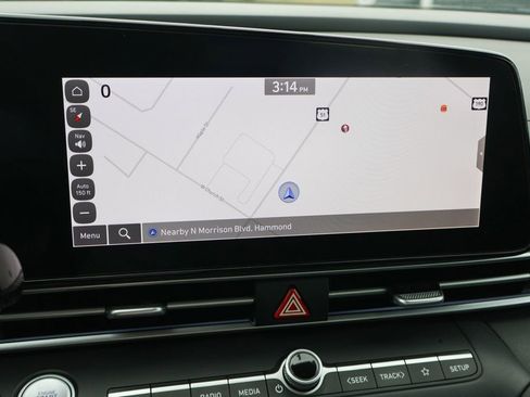 Used 2025 Hyundai Elantra Limited FWD image 3