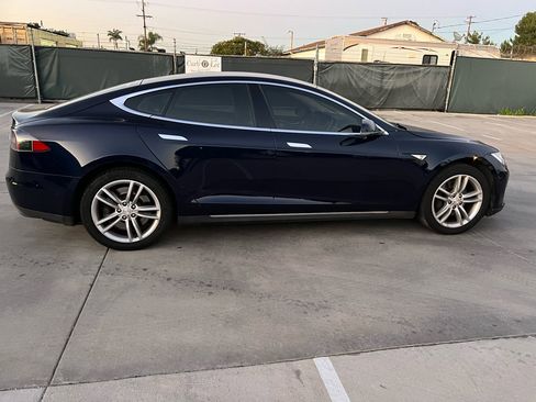 Used 2014 Tesla Model S Base image 6