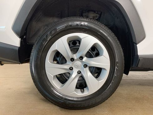 Used 2024 Toyota RAV4 LE AWD/4WD image 38