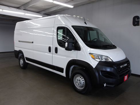 Used 2024 RAM ProMaster 2500 w/ Convenience Group FWD image 4