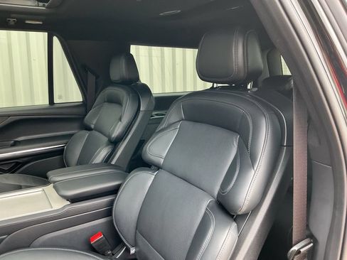 Used 2025 Lincoln Navigator L Reserve w/ Jet Appearance Package AWD/4WD image 21