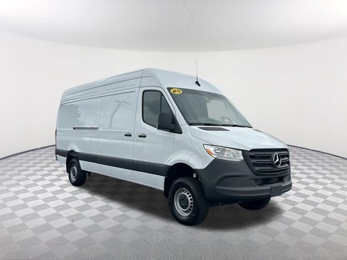 Used 2025 Mercedes-Benz Sprinter 2500 image 3