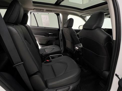 Used 2024 Toyota Grand Highlander AWD image 14