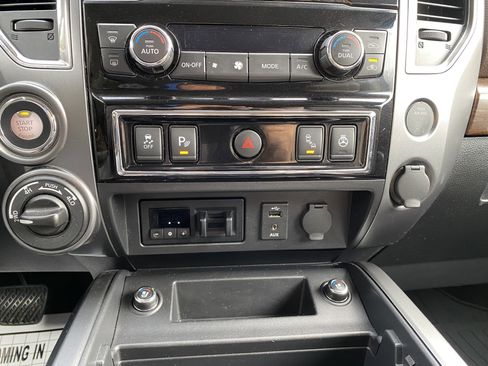 Used 2018 Nissan Titan Platinum Reserve image 27